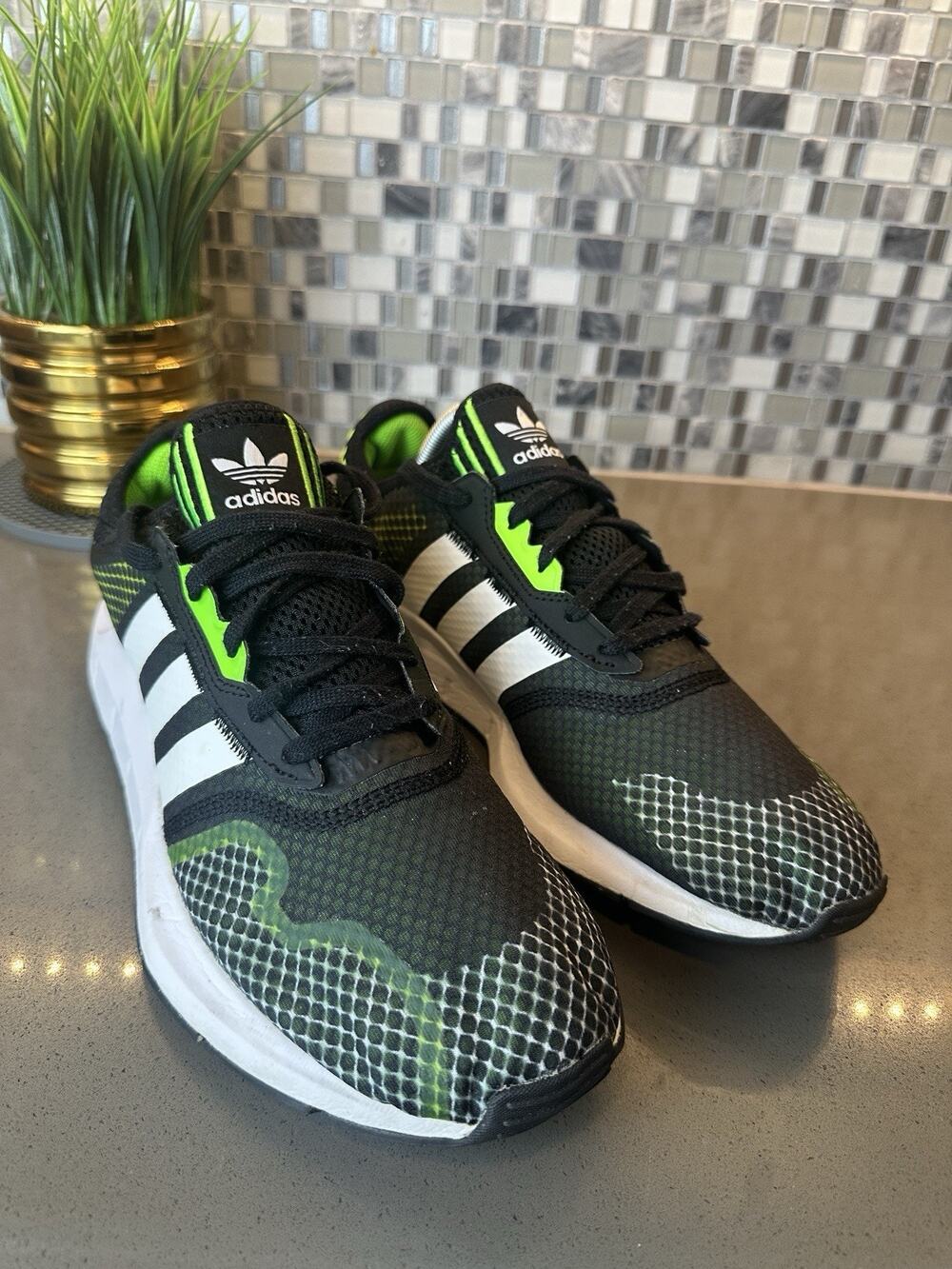 Adidas Originals Swift Run X FY5686 Black Green White Men’s Size 9.5 EU 43 1/3